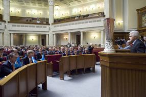 Владимир Литвин выступает с речью