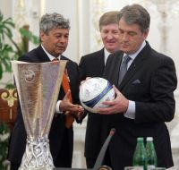 Mircea Lucescu, Viktor Yushchenko and Rinat Akhmetov