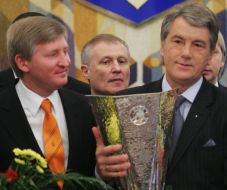 Viktor Yushchenko, Grigoriy Surkis and Rinat Akhmetov