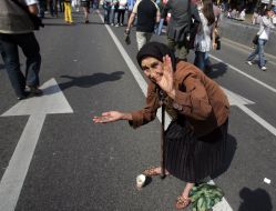 Пожилая женщина