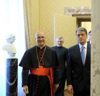 Tarcisio Bertone and Viktor Yushchenko