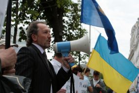 Участник пикета здания посольства ФРГ