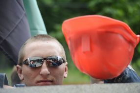 Miner knocks by helmet