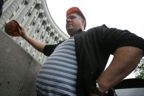 Miner knocks by helmet