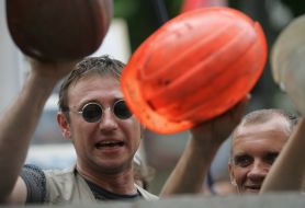 Miners knock by helmets