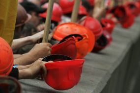Miners knock by helmets