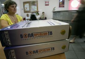 Співробітниця підрозділу з обслуговування абонентів компанії «ВОЛЯ»