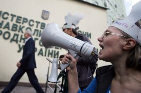 The picketing participants