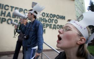 The picketing participants