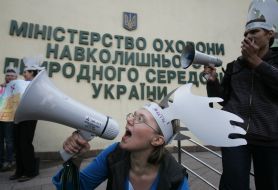 The picketing participants
