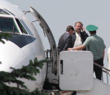 Константин Затулин в аэропорту в Симферополе