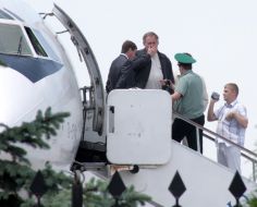 Константин Затулин в аэропорту в Симферополе