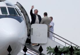 Константин Затулин в аэропорту в Симферополе