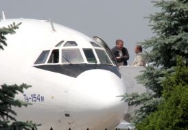 Константин Затулин в аэропорту в Симферополе