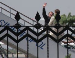 Константин Затулин в аэропорту в Симферополе