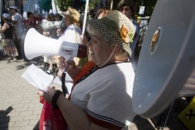 Участница акции протеста