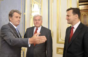 Viktor Yushchenko, Frank-Walter Steinmeier and Rodoslav Sikorskiy