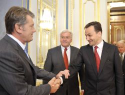 Viktor Yushchenko, Frank-Walter Steinmeier and Rodoslav Sikorskiy