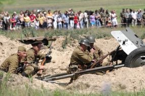 Participants of the first day of Great Patriotic war reconstruction