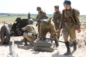 Participants of the first day of Great Patriotic war reconstruction
