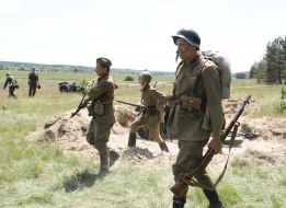 Participants of the first day of Great Patriotic war reconstruction