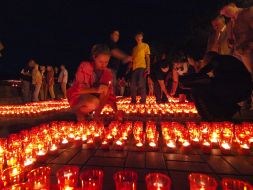 Odessa’s habitants kindle candles