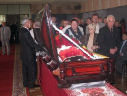 Гроб с телом Эдуарда Фере