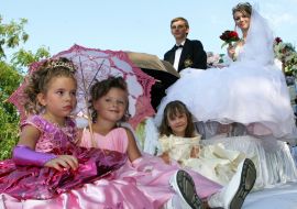 Учасниці костюмованого шоу «Карнавал кохання»