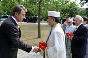 Viktor Yushchenko and Adzhi Emirali Ablaev