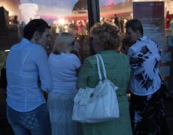 Мами чекають своїх дітей