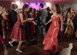 Випускники танцюють на «Балу балів Junior 2009»