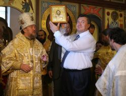 Viktor Yanukovich and Metropolitan Lazar