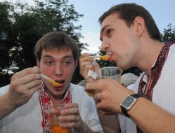 Молодые люди