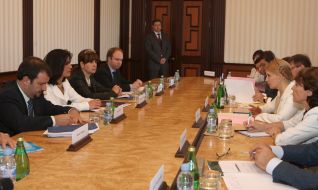 Meeting of Yuliya Timoshenko and Ceyla Pazarbasioglu