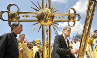 President of Ukraine during sanctifying of crosses