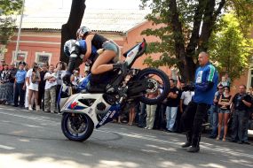 Stunt men