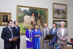 Action of transmission of Ukraine artistic museum albums to the educational establishments of the Kiev region