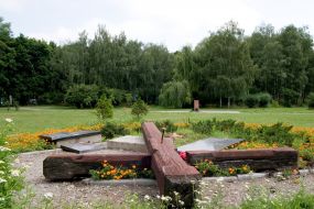 Разрушенный памятный знак жертвам антинацистского подполья ОУН