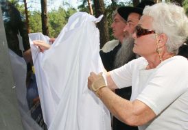 Участники открытия мемориала памяти жертв Холокоста