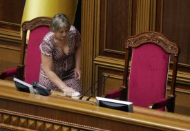 A cleaner wipes a presidium