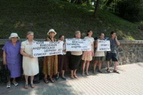 The mass-meeting participants