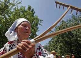 Пожилая женщина