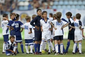 Children in the form of FС ”Dynamo” of different years