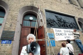 Сотрудники государственного предприятия “Арсенал”