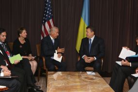 Джозеф Байден та Віктор Янукович