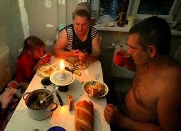 Sergey Pasechnyi, Lesya Pasechnaya and Mariya Pasechnaya