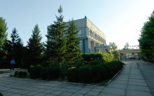 Guard on the roof of “Tavriya” plant