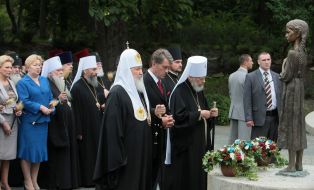 Laying-on of flowers ceremony