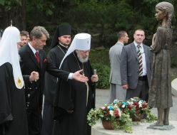 Laying-on of flowers ceremony