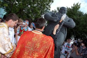 Priests sanctifies a monument